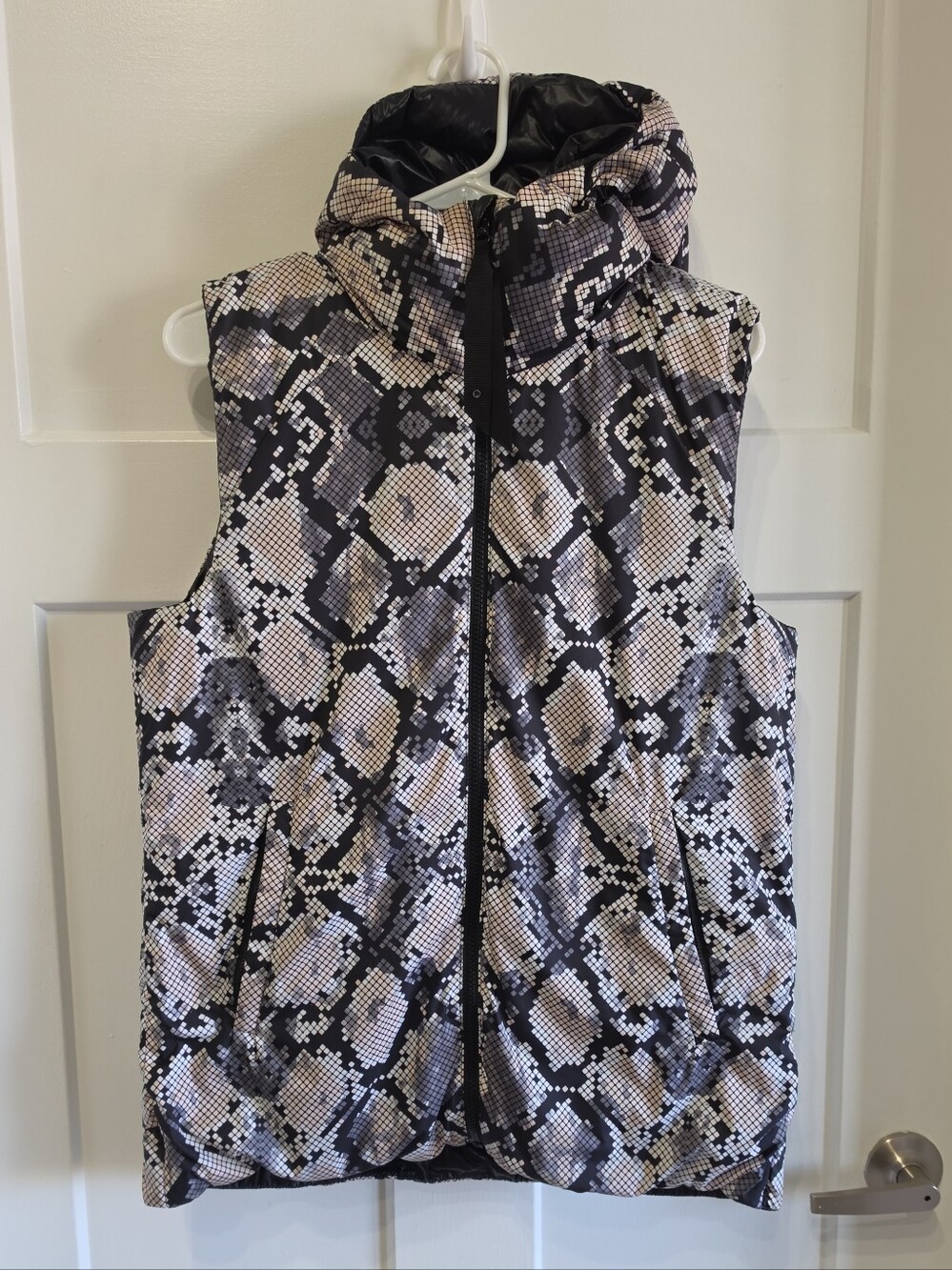 Lululemon The Fluffiest Reversible Down Vest Ziggy Snake Black Size 8